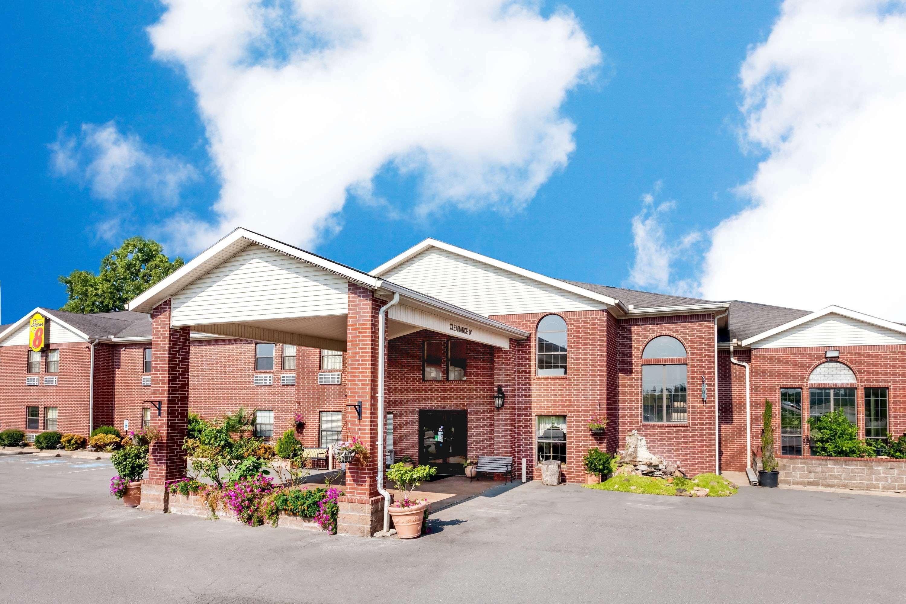 Super 8 By Wyndham Pine Bluff Hotel Exterior photo
