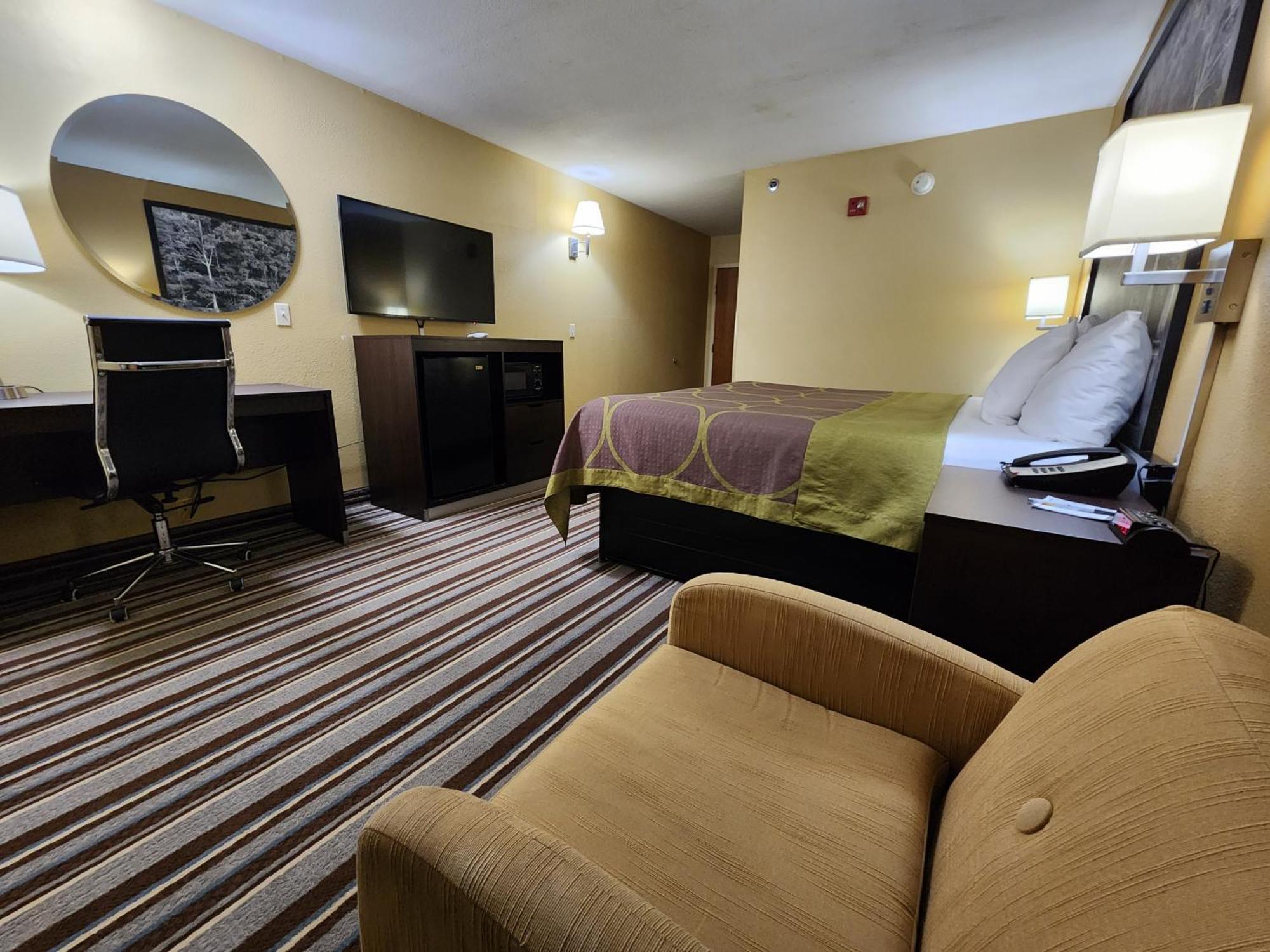 Super 8 By Wyndham Pine Bluff Hotel Exterior photo