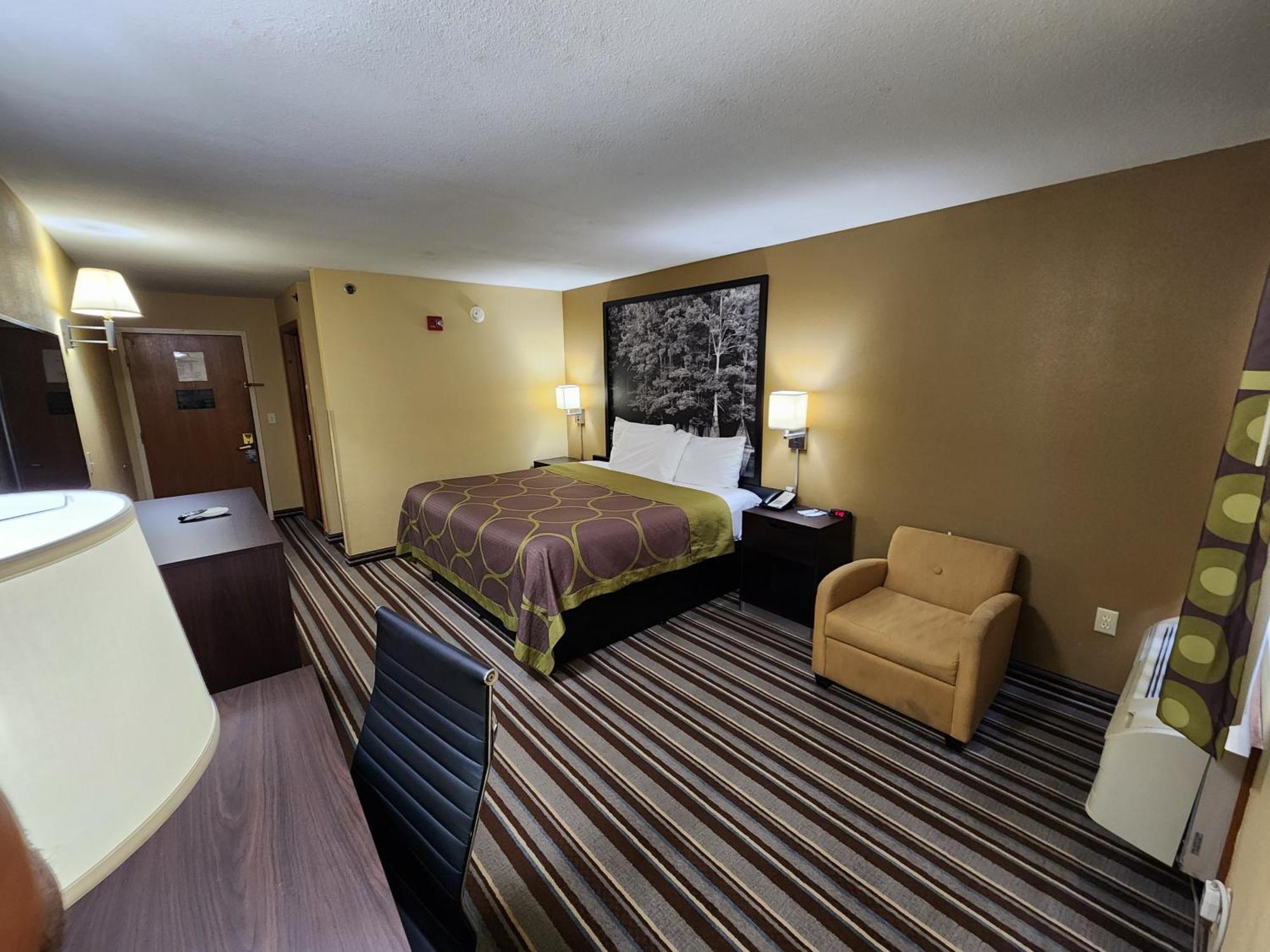 Super 8 By Wyndham Pine Bluff Hotel Exterior photo