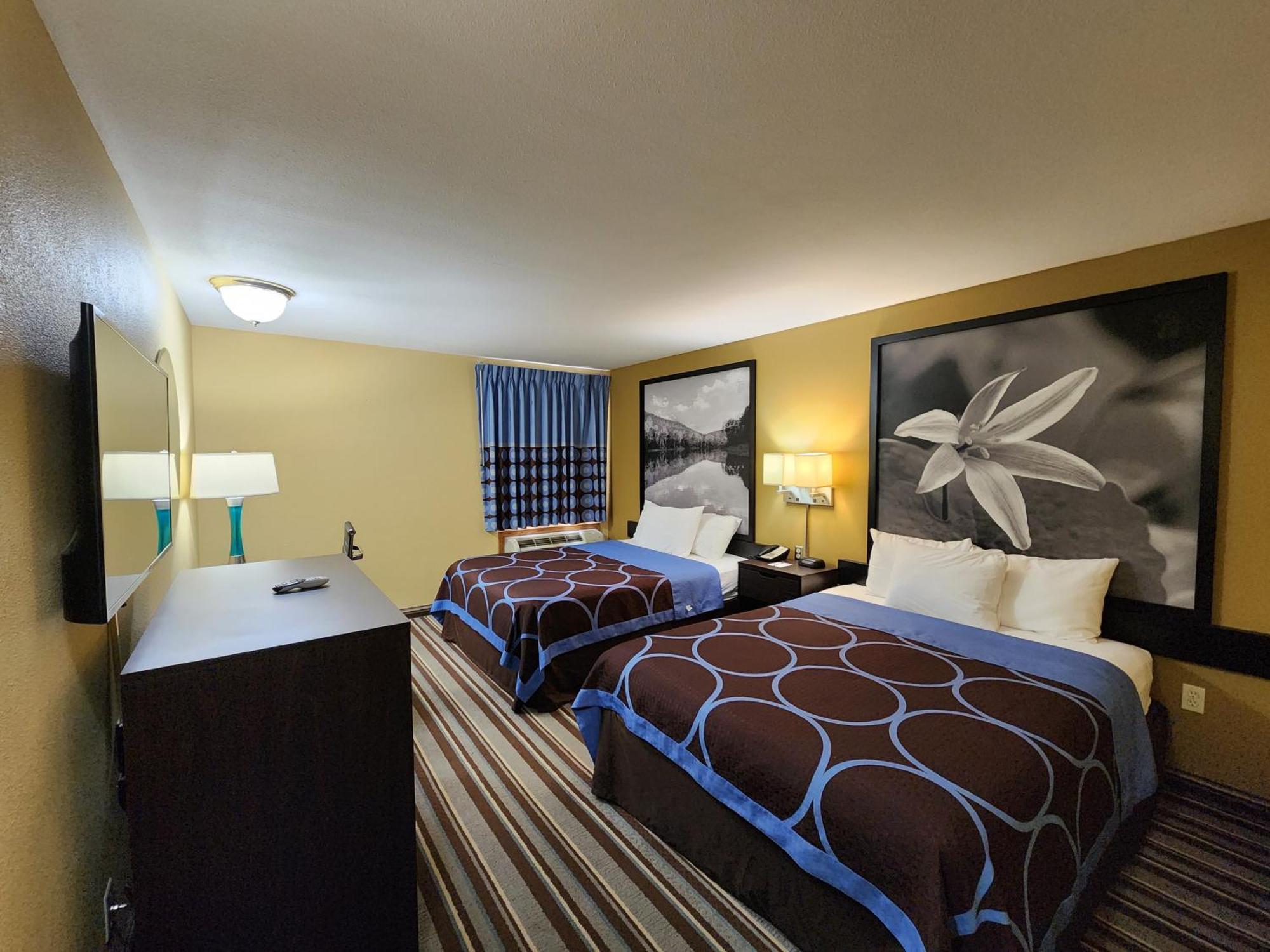Super 8 By Wyndham Pine Bluff Hotel Exterior photo