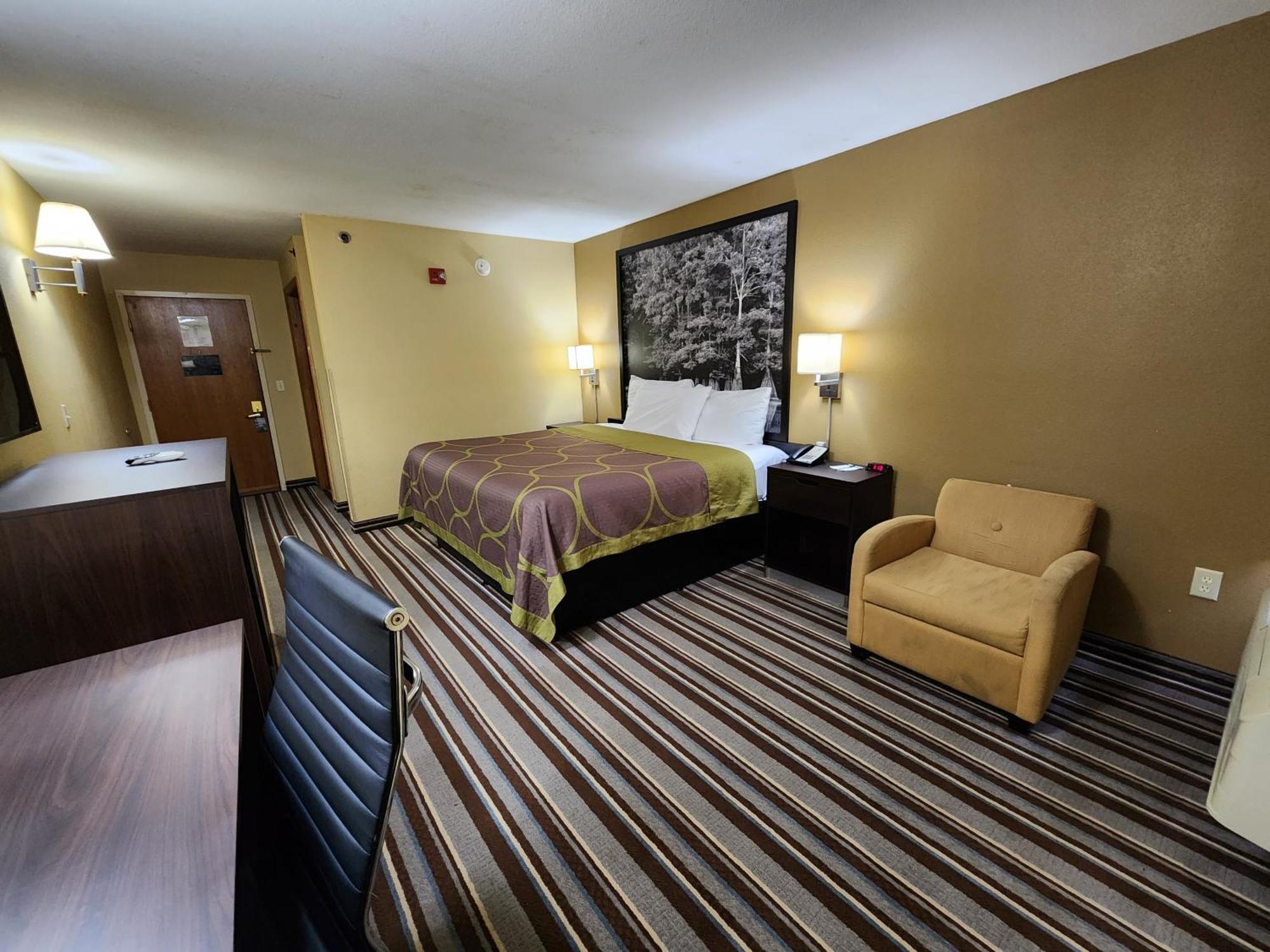 Super 8 By Wyndham Pine Bluff Hotel Exterior photo