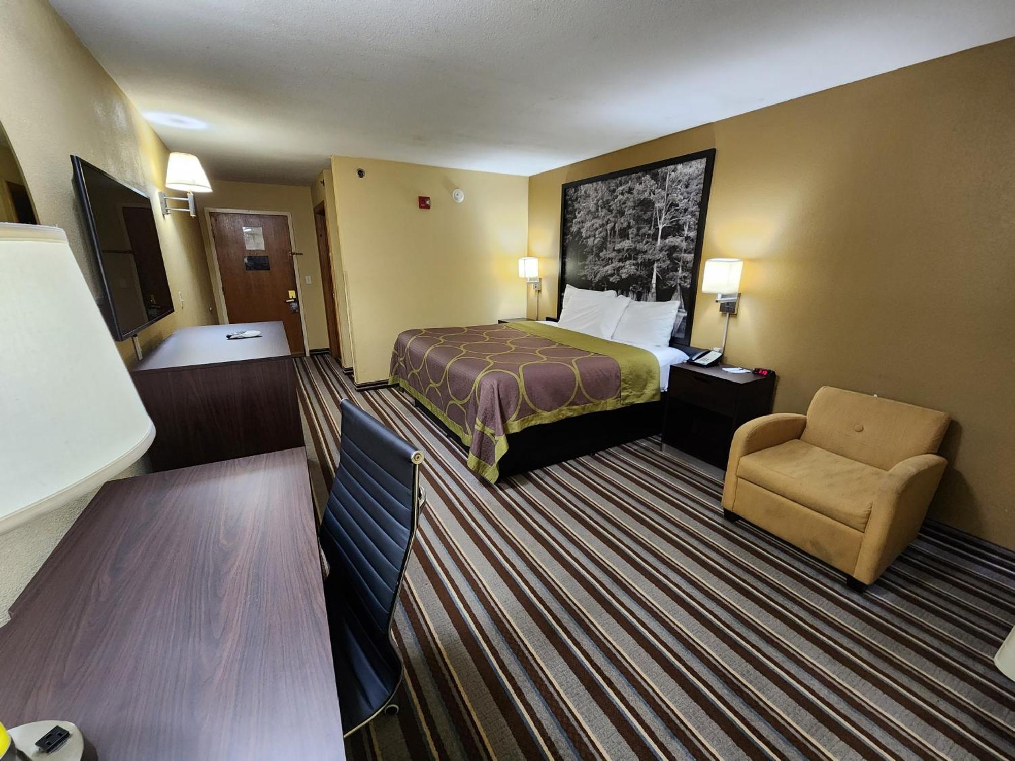 Super 8 By Wyndham Pine Bluff Hotel Exterior photo